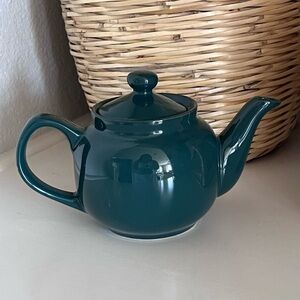 Old Amsterdam Porcelain Works Hampton Teapot Two Cup Capacity Green Brand New